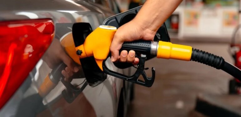 Bu gece yarısından itibaren motorine 1 lira 64 kuruş zam gelmesi bekleniyor