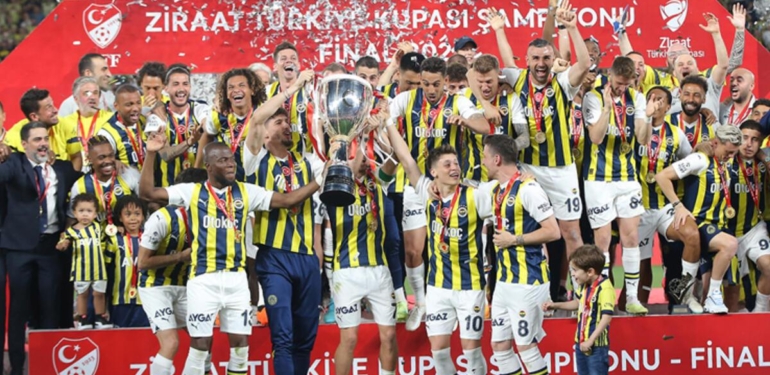 Fenerbahçe, Türkiye Kupası’nı 5 yıldızlı formasıyla aldı!