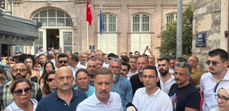 Seçkin Boyunağa, Tunç Soyer’i madara etmeye devam ediyor