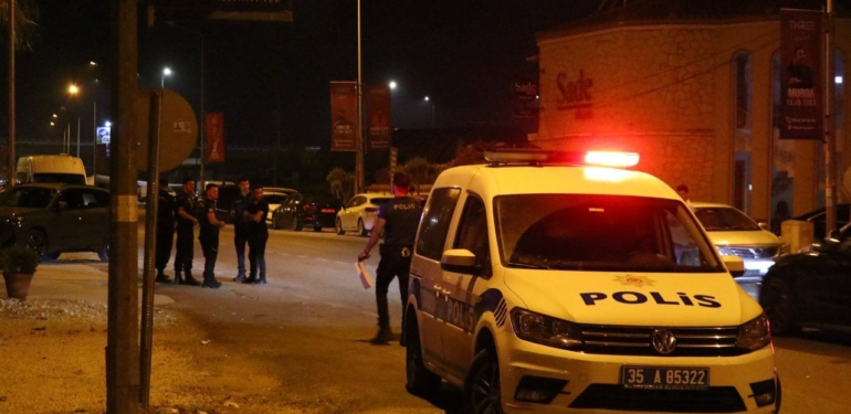 Alaçatı’da Kanlı Gece! Eğlence Mekanında Kan Döküldü… 1 Ölü ve Çok Sayıda Yaralı Var!