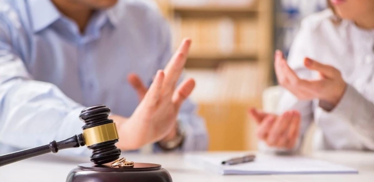 Geç Saatte Eve Gelen Usta Ortalığı Karıştırdı! Kapıyı Sürgülü Gören Adam Mahkemenin Yolunu Tuttu