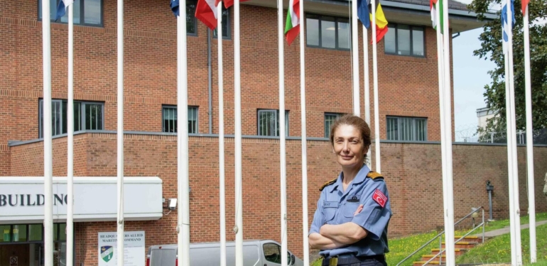 NATO’dan Türkiye’nin ilk kadın amirali olan Gökçen Fırat’a övgü