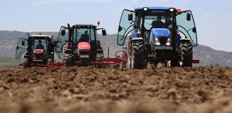 Bu destekle çiftçi traktörün kontağını açmaz