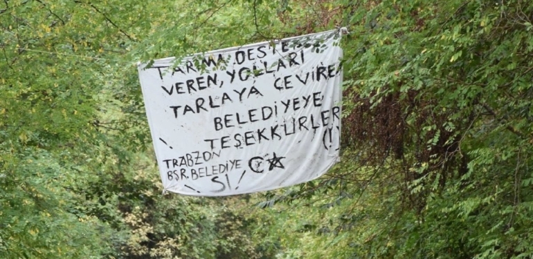 Vatandaştan belediyeye bozuk yol tepkisi