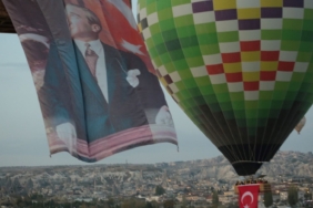 kapadokyada-balonlar-turk-bayraklari-ve-ataturk-posteri-ile-uctu-uPJdW3gH.jpg