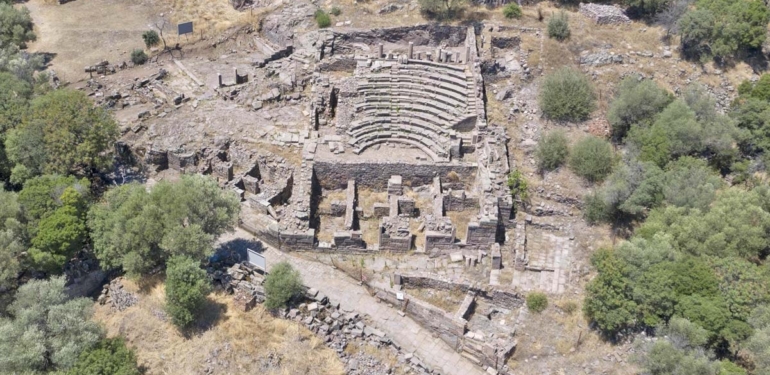 Aigai Antik Kenti’nde 1900 yıllık antik yol gün yüzüne çıkarıldı