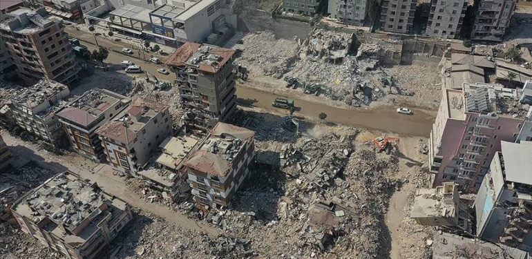 Hatay’da 53 kişinin öldüğü İlke Apartmanı davasında itiraf gibi savunma: Bina dere yatağı üzerindeymiş!