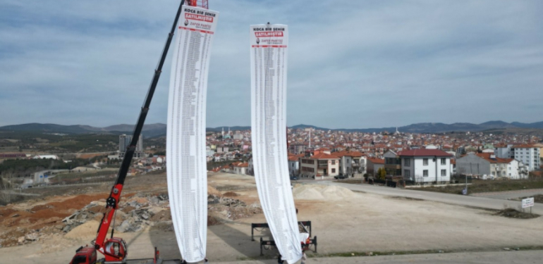 Zafer Partisi’nden ‘Koca bir şehir satılmıştır’ pankartı