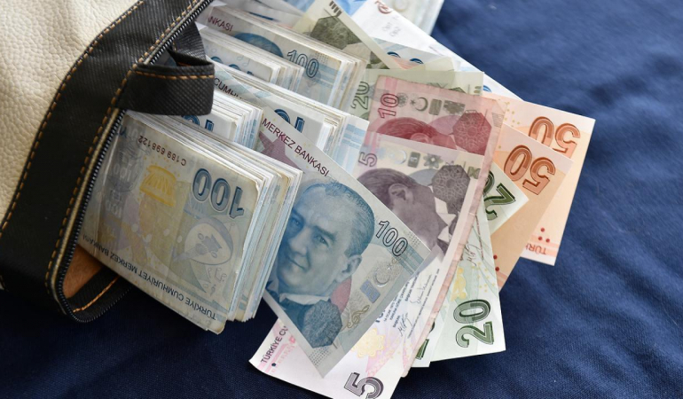 Bütçe ağustosta açık verdi