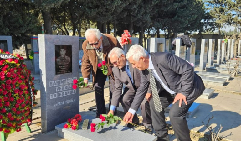 Azerbaycanlılar Karabağ kahramanlarını unutmuyor…