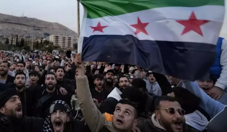 Suriye’de yeni hükümet, anayasayı ve parlamentoyu 3 ay boyunca askıya aldı