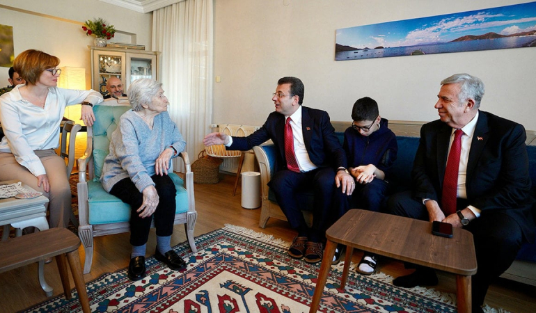 Ümit Özdağ’ın 90 yaşındaki hukukçu annesinden muhalefete tavsiye