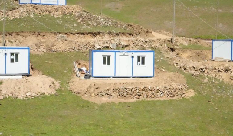 Yaylada tepki çeken görüntü: Bir gecede her yer doldu: Hayvanları otlatacak yer yok!