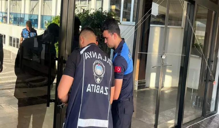 Antalya’da ‘kapı krizi’nde erteleme kararı