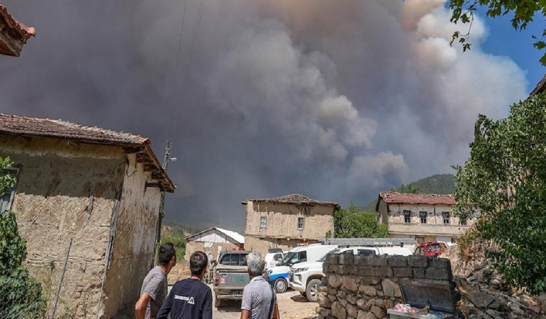 Sakarya yangını durdurulamıyor: Bilecik’e sıçradı