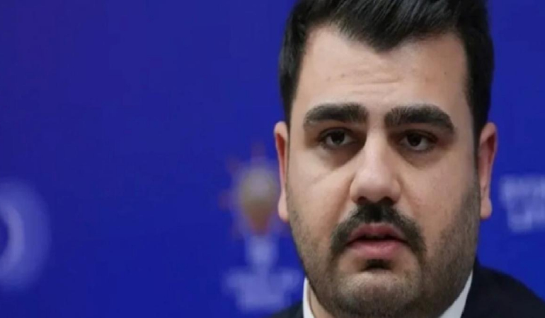 akpli-vekilden-kendi-mahallesine-erdogan-ayari-satafatli-dekorlarla-susleyip-altin-varakli-masalar-kirmizi-taht-koltuklar-arasinda-1KSHyKKD.jpg