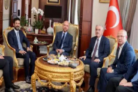 bilal-erdogan-bursa-valisinin-koltugunda-oturdu-9ucGYnF4.jpg