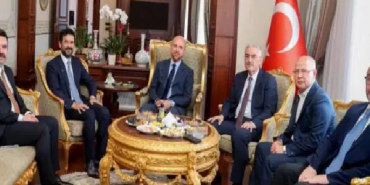 bilal-erdogan-bursa-valisinin-koltugunda-oturdu-9ucGYnF4.jpg