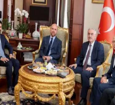 bilal-erdogan-bursa-valisinin-koltugunda-oturdu-9ucGYnF4.jpg