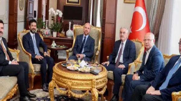 bilal-erdogan-bursa-valisinin-koltugunda-oturdu-9ucGYnF4.jpg