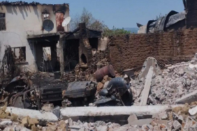 canakkalede-yangin-sondu-geriye-kul-olmus-evler-kaldi-yangini-koy-halki-sondurdu-hukumetten-hic-kimse-yoktu-bPGGw59L.jpg