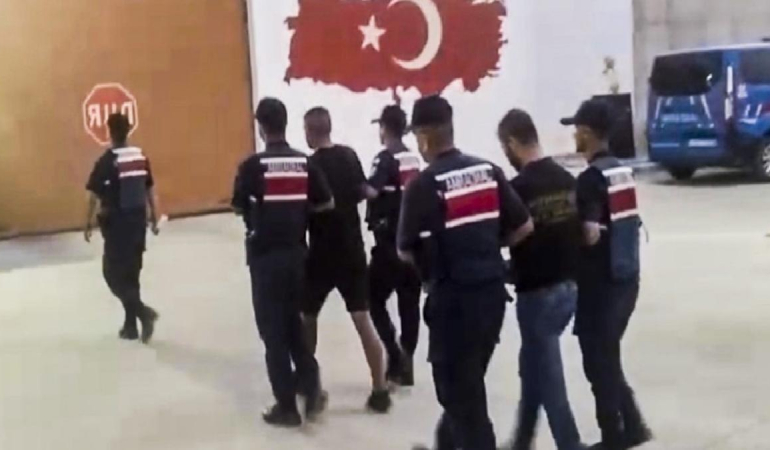 Ormanı yakmadan önce benzin aldıkları anlar ortaya çıktı!