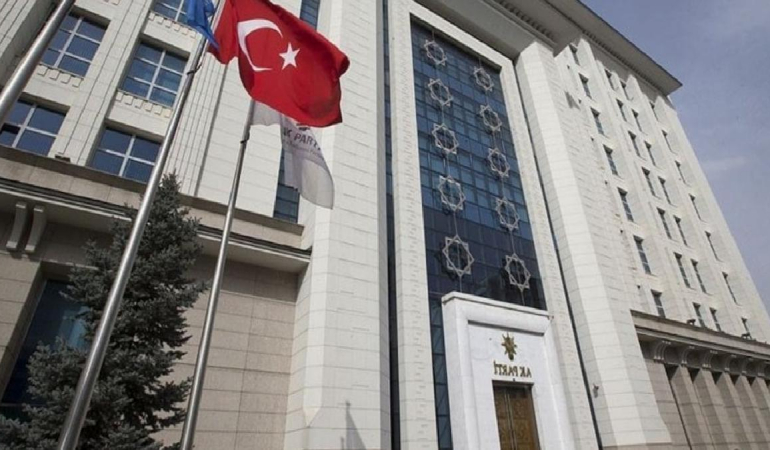 AKP’de bir isyan daha! Partisini topa tuttu