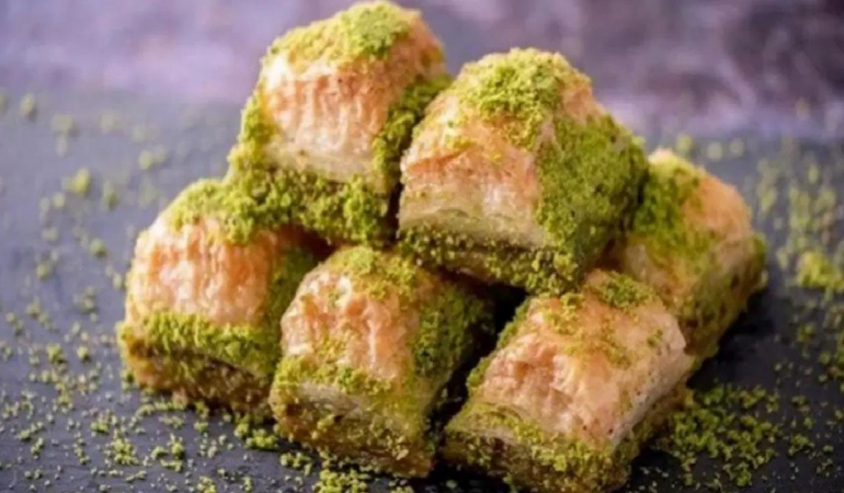 Bakanlık markaları tek tek ifşa etti: Ünlü tatlıcı baklava diye boya yedirmiş