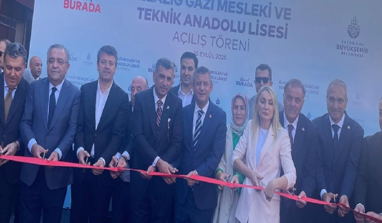 MHP bürosunda poz veren Vali, okul açılışına gitmedi