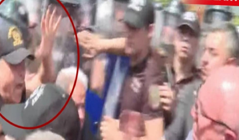 Polis CHP’li vekilleri tartakladı!