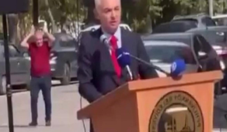 Vali, Erdoğan’ı yere göğe sığdıramadı…  Sözleri tepki çekti