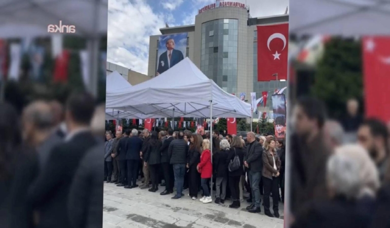 Bayrampaşa’da törende AKP’li başkanvekiline protesto: Vatandaşlar sırtını döndü!