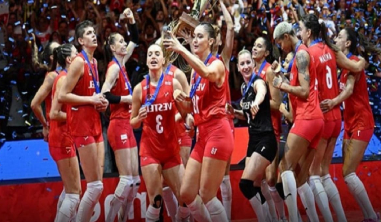 Öğrencileri emanet ettiğimiz müdüre bak! Filenin Sultanları’nın yıldızına: ‘Gitsin gavur takımında oynasın’