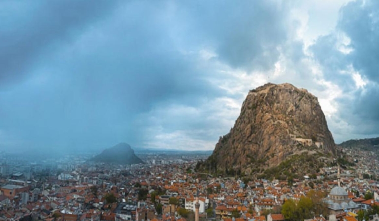 Afyonkarahisar Valiliği’nden yeni karar: Resmi açıklamadan önce konuşmak da yasaklandı