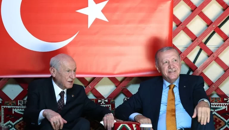 Cumhur İttifakı’nda ‘çatlak’ yorumları tırmandı, gözler yarın saat 10.45’e çevrildi!