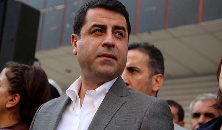 Demirtaş isim vermeden Bülent Arınç’a tepki gösterdi: Yeni kararını açıkladı